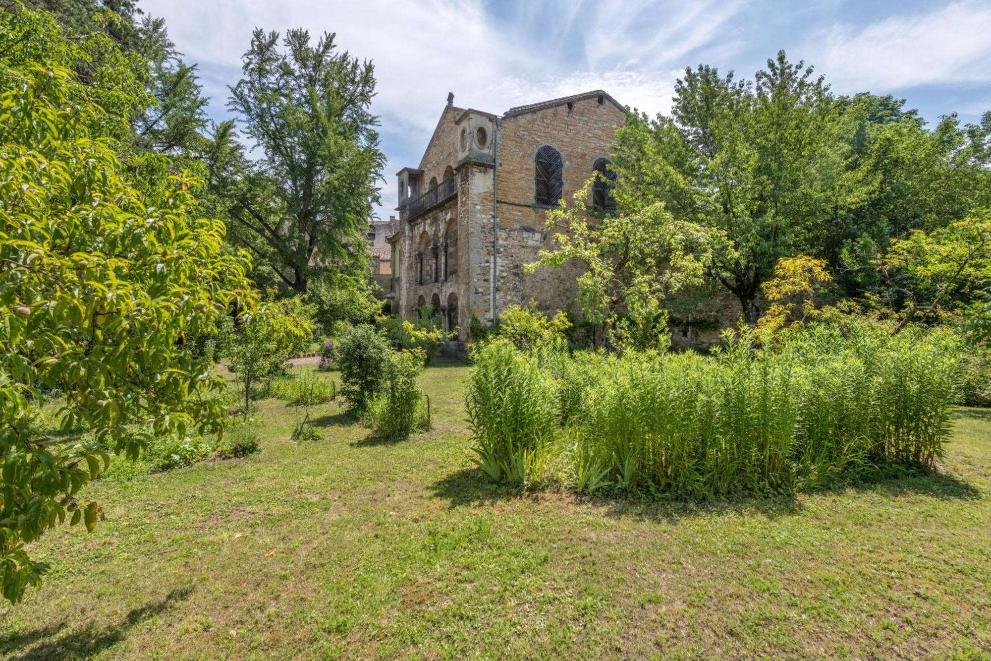 Les Suites De L'Ile Barbe Lyon Exterior photo